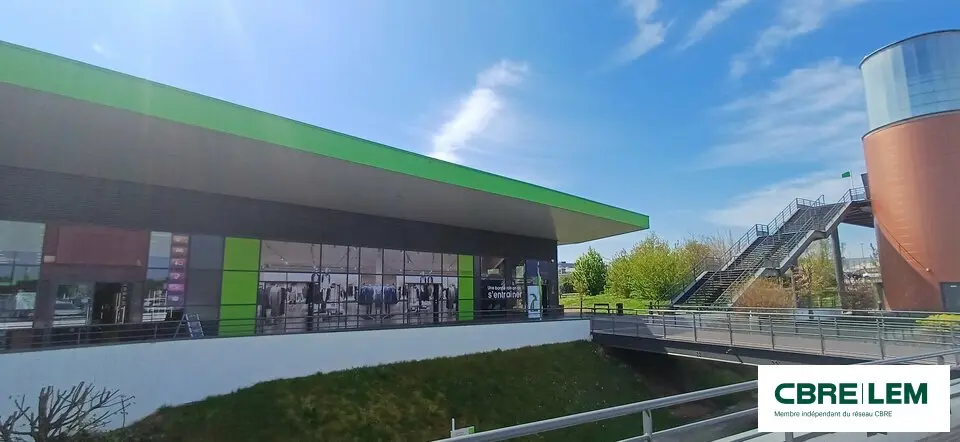 Très beau local commercial au sein d'un retail park.