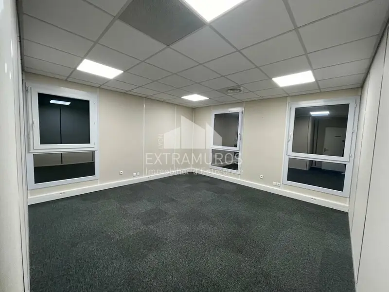 Bureaux de 194 m² à FEYZIN proche A7