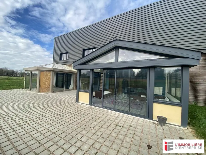 VENTE  CELLULE D'ACTIVITÉ / SHOWROOM / BUREAUX  565 m²  BRUZ