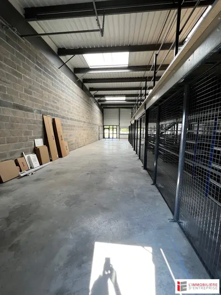 LOCATION  LOCAL DE STOCKAGE  100 m²  LA MÉZIÈRE