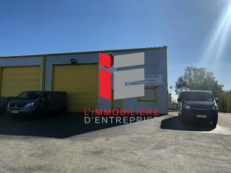 Bâtiment industriel à louer  457 m²  Accès immédiat RN165