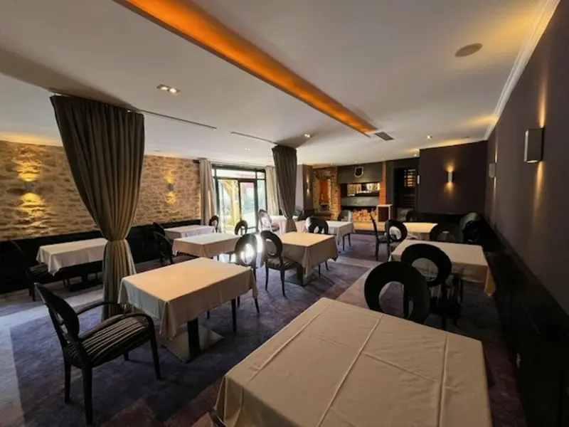 A LOUER - LOCAL COMMERCIAL - VANNES