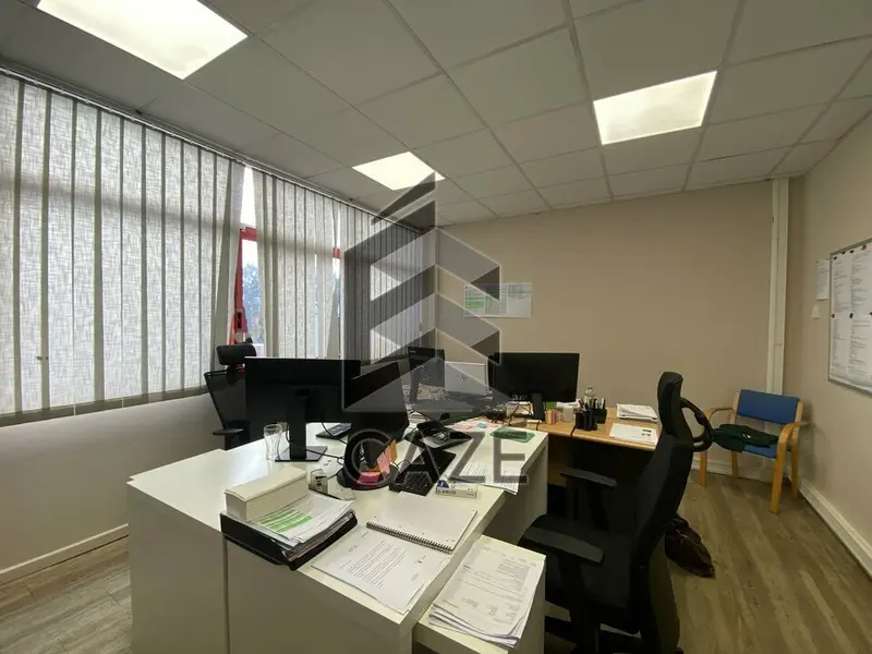 CELLULE D'ACTIVITE A VENDRE - SORTIE 9