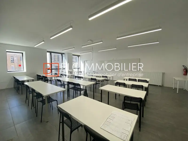 BUREAUX LUMINEUX A LOUER 3ème étage 322 m² LA JOLIETTE 13002