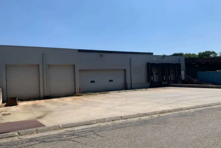 Entrepôt de 378 m² à louer à Canejan avec accès direct depuis l'A63