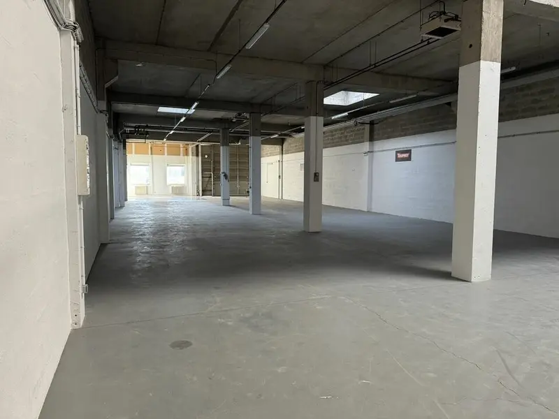 LOCAUX POUR STOCKAGE ! 