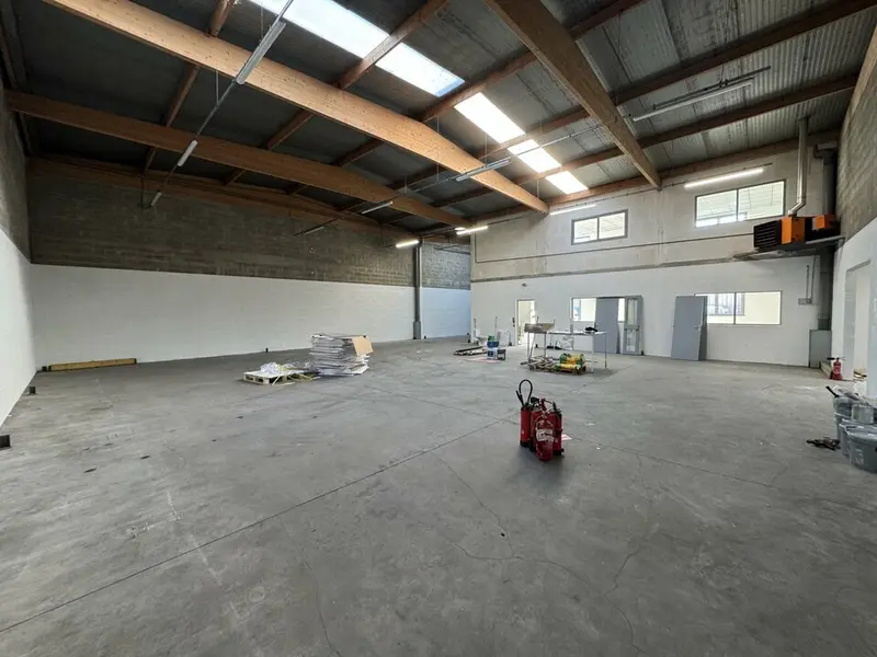 LOCAUX D'ACTIVITES A LOUER