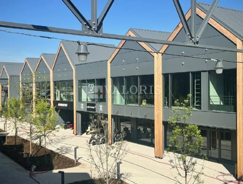 A louer Local commercial  443.84m² Vénissieux