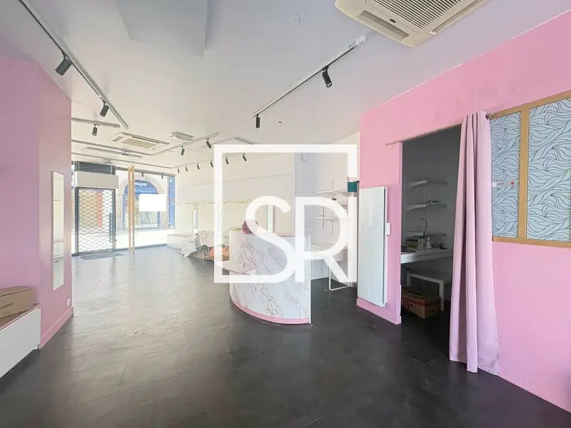 A louer Local commercial  121.9m² Clermont-Ferrand