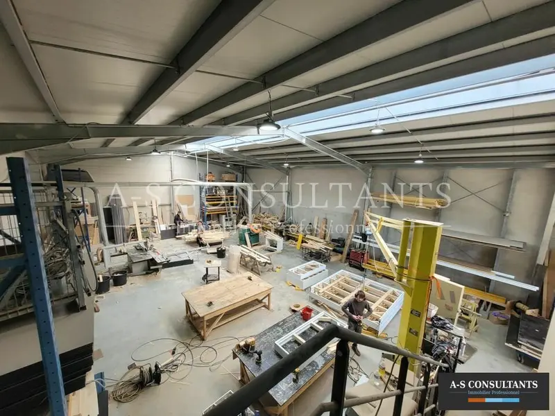 A louer Locaux d'activité 336m² Saint-Cyr