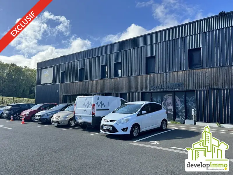 EXCLUSIVITE - LOCAUX D'ACTIVITE avec Bureaux très belles prestations 