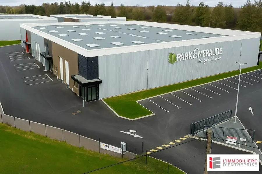 LOCATION  CELLULE D'ACTIVITÉS  200 m²  LA MÉZIÈRE