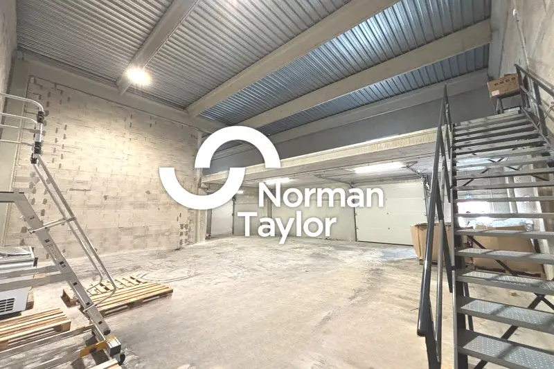 Local d'activité à louer - 841 m²