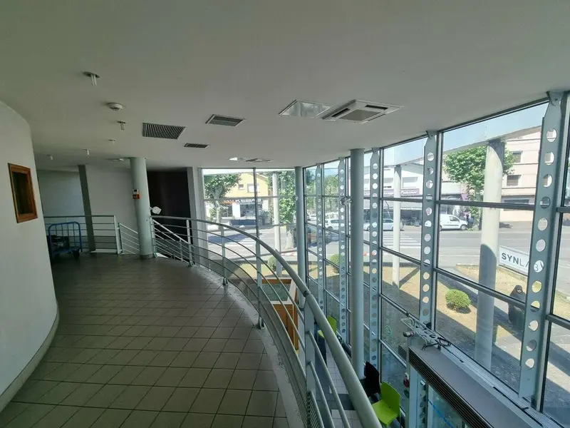 A louer Locaux d'activité 1200m² Roussillon