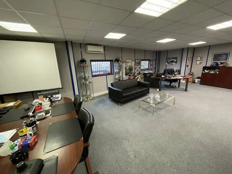 Local d'activité traversant