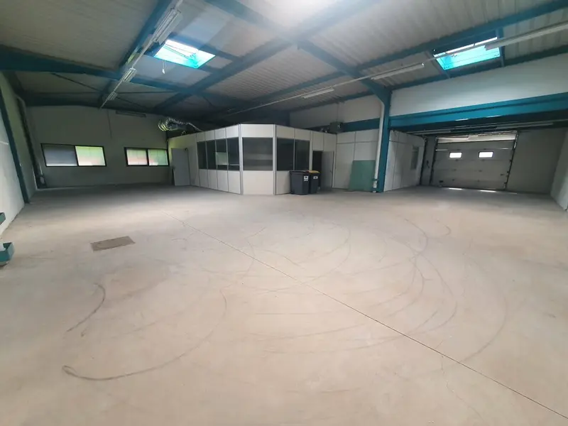 Local d'activité proche accès autoroute