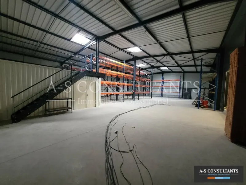 A louer Locaux d'activité 598m² Davézieux