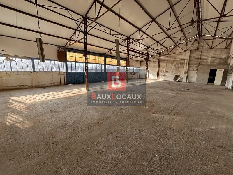 A louer Local commercial  600m² Châteaurenard