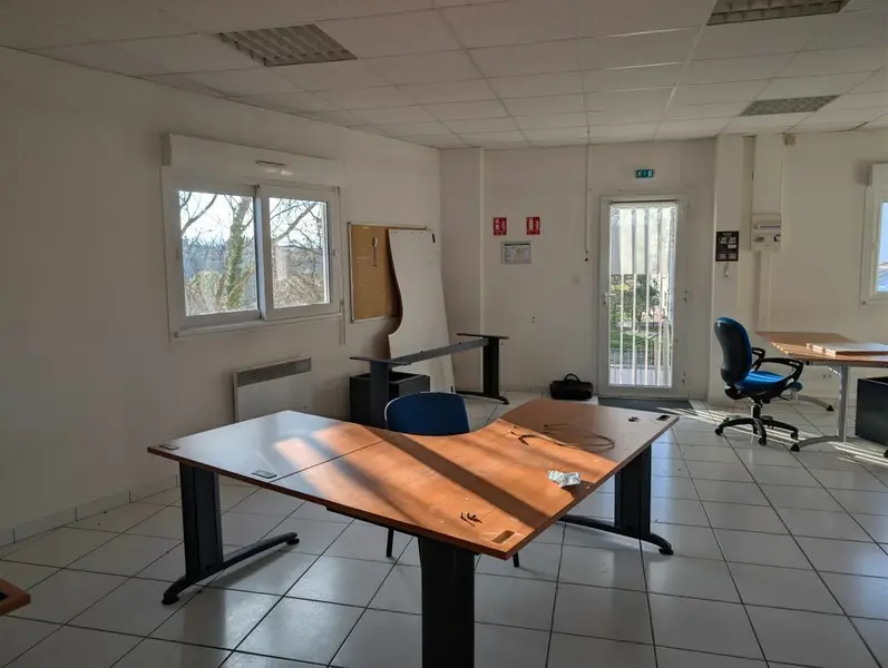 bureaux à louer très iumineux et en très bon état