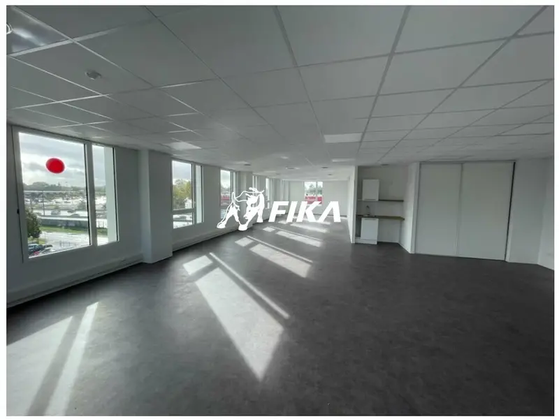 VILLENAVE D'ORNON BUREAUX A VENDRE 243 m²