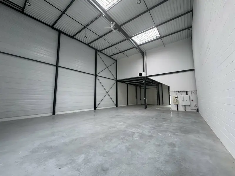 LOCAUX D'ACTIVITES NEUFS A LOUER DISPONIBLES IMMEDIATEMENT