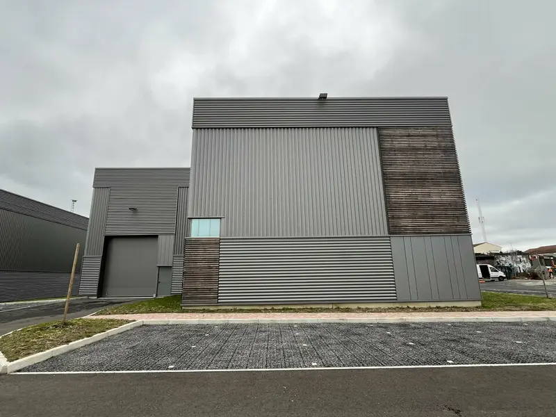 LOCAUX D'ACTIVITES NEUFS A VENDRE DISPONIBLE IMMEDIATEMENT