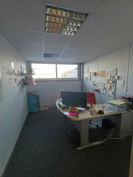 ZA située au sud de Caen au bord du boulevard périphérique.