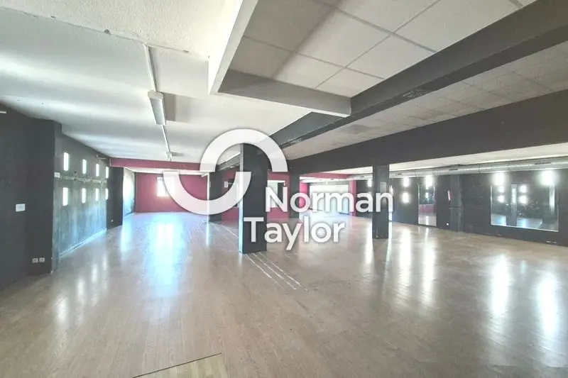 A louer Bureaux 412m² Agde