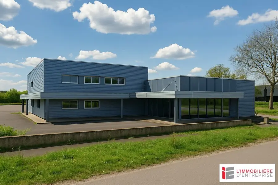 LOCATION  BÂTIMENT D'ACTIVITÉS  765 M²  VITRÉ