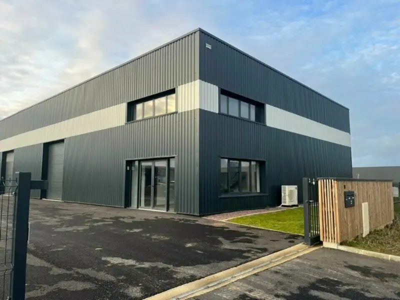 A VENDRE 463 m² d'activité / bureaux