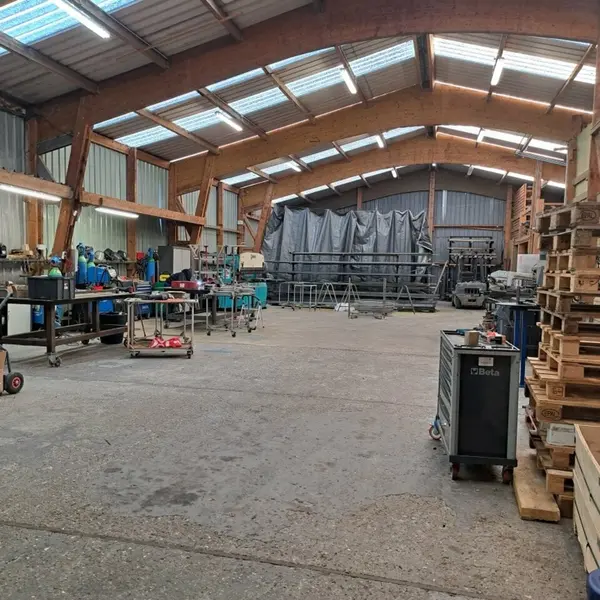 A vendre Local d'activité d'environ 480m² sur un terrain de 2 600m²  