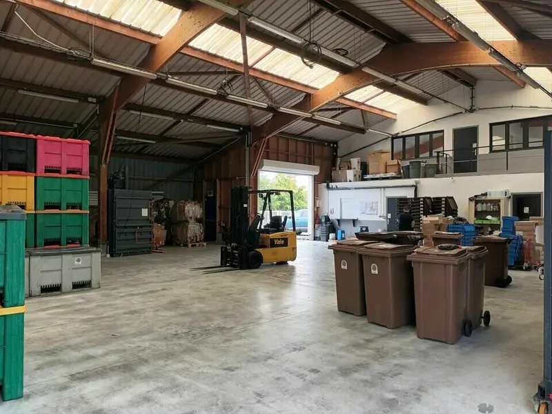 RARE - BEAU BATIMENT.