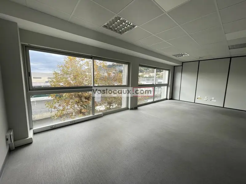 Bureaux à louer de 250 m² à SAINT LAURENT DU VAR 