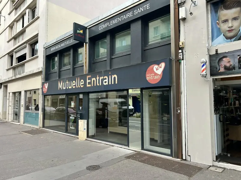 LOCAL DE 250 m² sur deux niveaux 