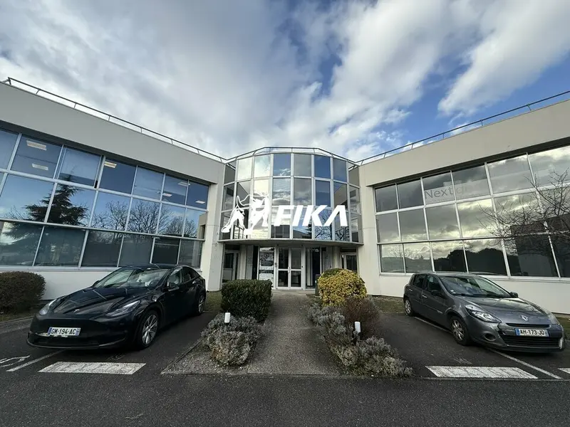BUREAUX - A LOUER - 450 m² - (33700) MERIGNAC