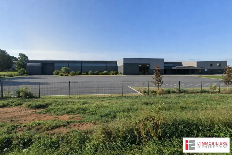 LOCATION  BATIMENT D'ACTIVITÉ  6 300 M²  BOURG-DES-COMPTES