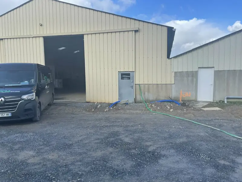 A LOUER - ENTREPOT 500m2- PLOUVORN