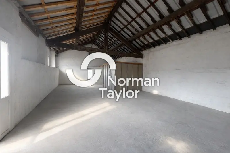 A louer Locaux d'activité 150m² Laroque-des-Albères