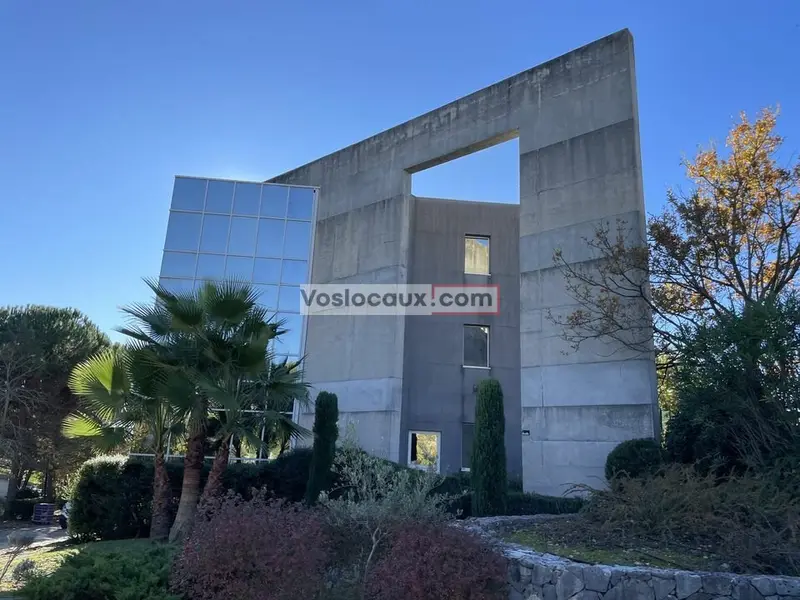 À louer  Bureaux de 220 m²   Sophia Antipolis (Les Bouillides)