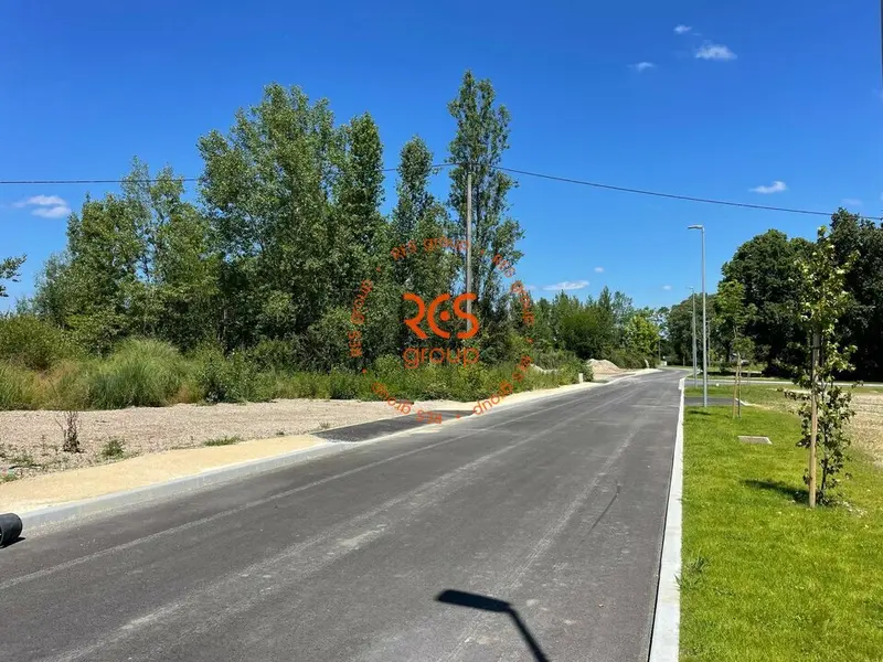 TERRAIN DIVISIBLE - LIBRE DE CONSTRUCTEUR