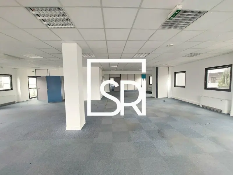 LOCATION BUREAUX 1 254 m2 - COURNON D'AUVERGNE (63800 )