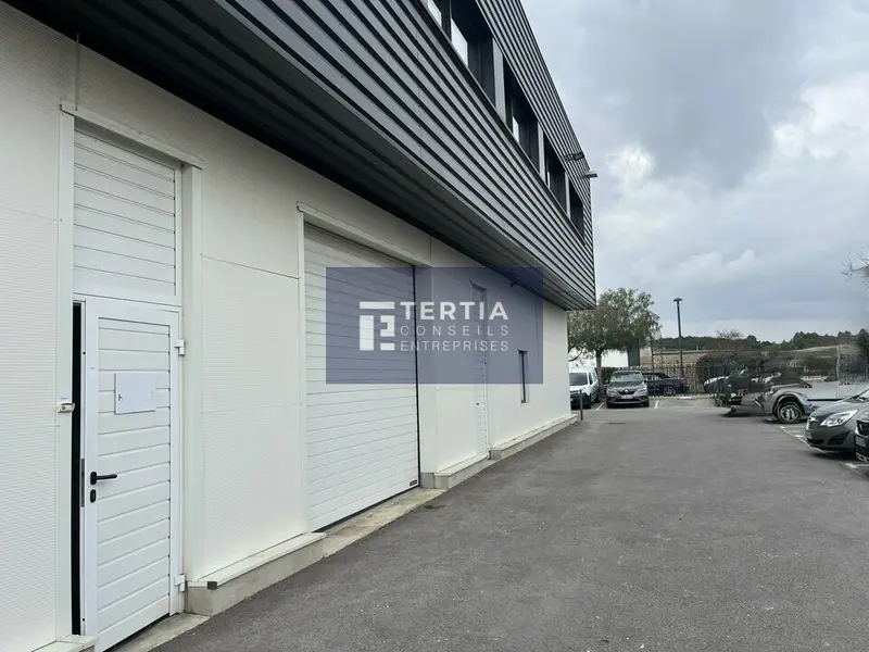 LOCAUX D'ACTIVITES / BUREAUX