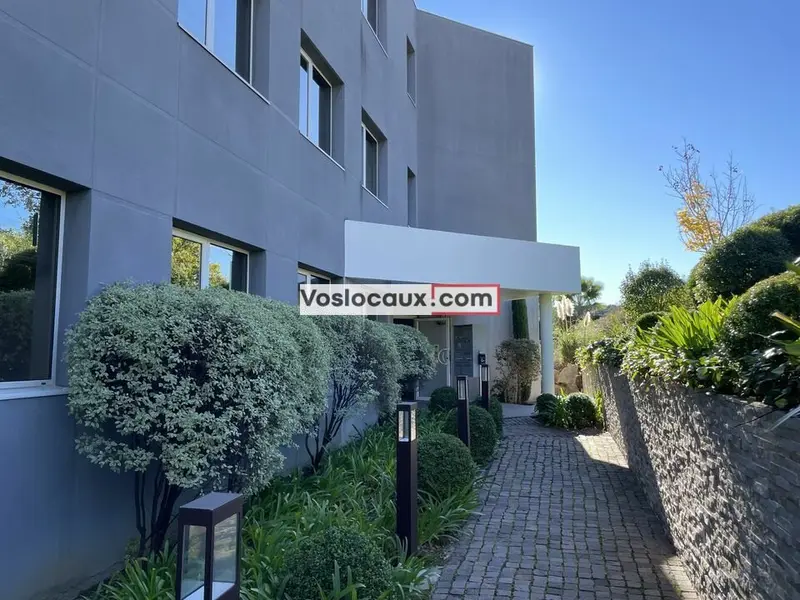A louer Bureaux 672m² Valbonne
