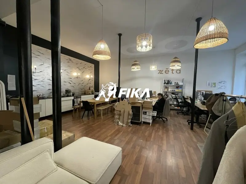 A LOUER - BUREAUX - 180 m² - (33000) BORDEAUX