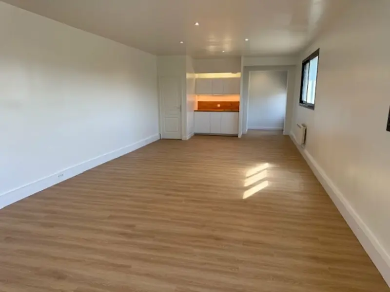 BUREAUX EN EXCELLENT ETAT A LOUER DISPONIBLE IMMEDIATEMENT