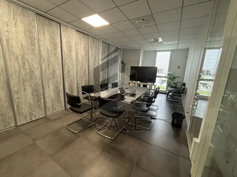 SUPERBES BUREAUX A LOUER - EYSINES 