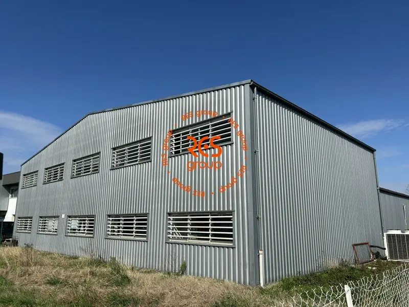 Entrepôt / Activité à vendre - (33100) - 979 m²