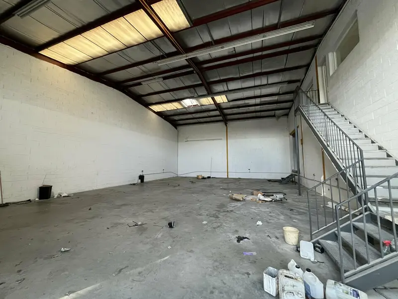 LOCAL D'ACTIVITE DISPONIBLE IMMEDIATEMENT