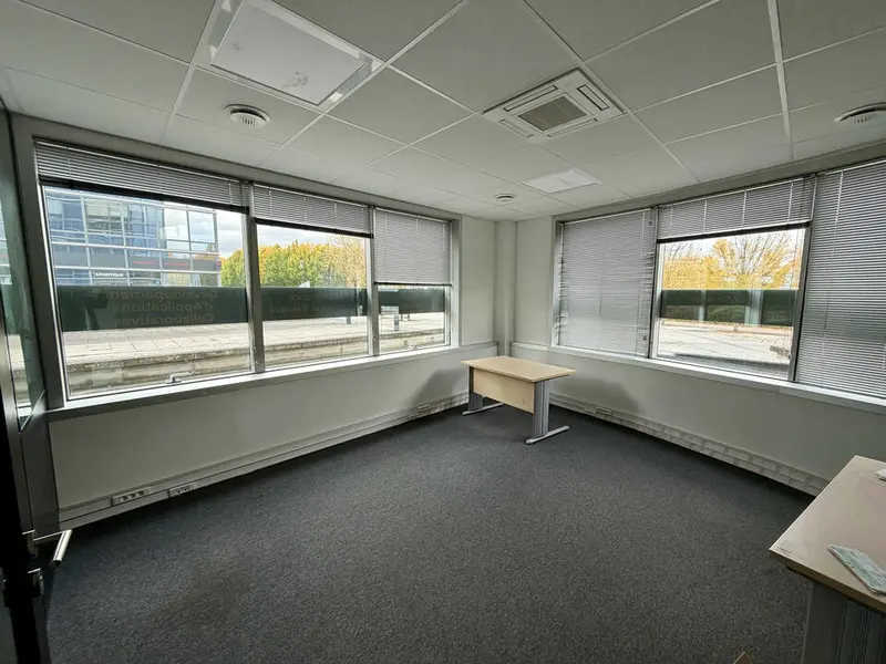 A louer Bureaux 100m² Villepinte