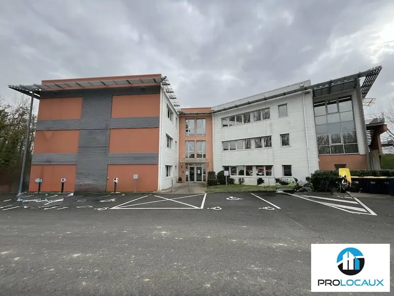 A louer Bureaux 480m² Agnetz